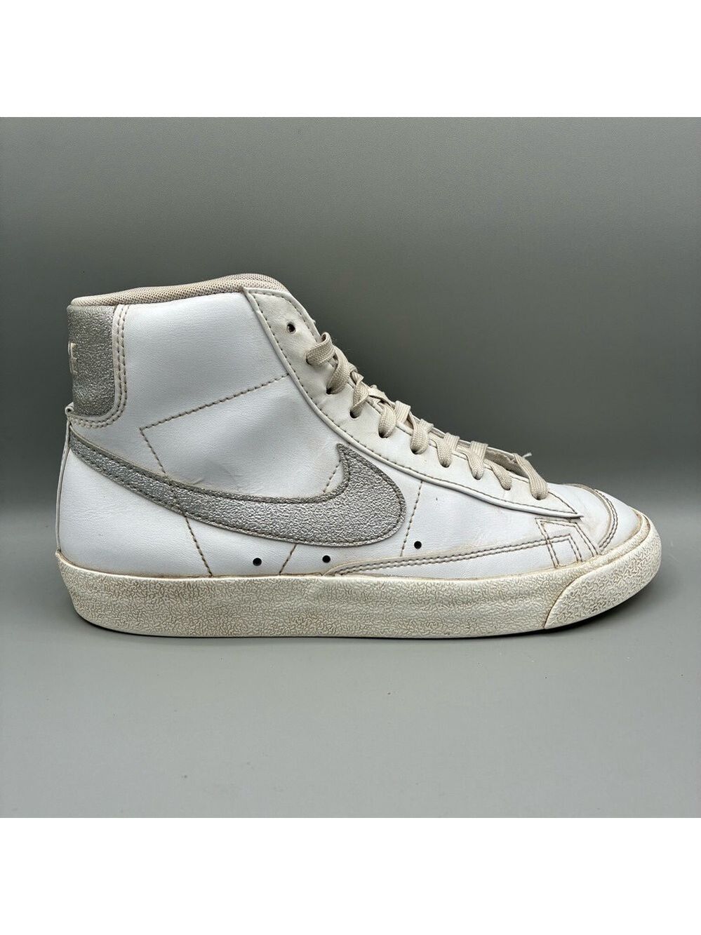 Nike Blazer Mid ‘77 Essential Women’s 9 White Silver Sail DQ7574-100